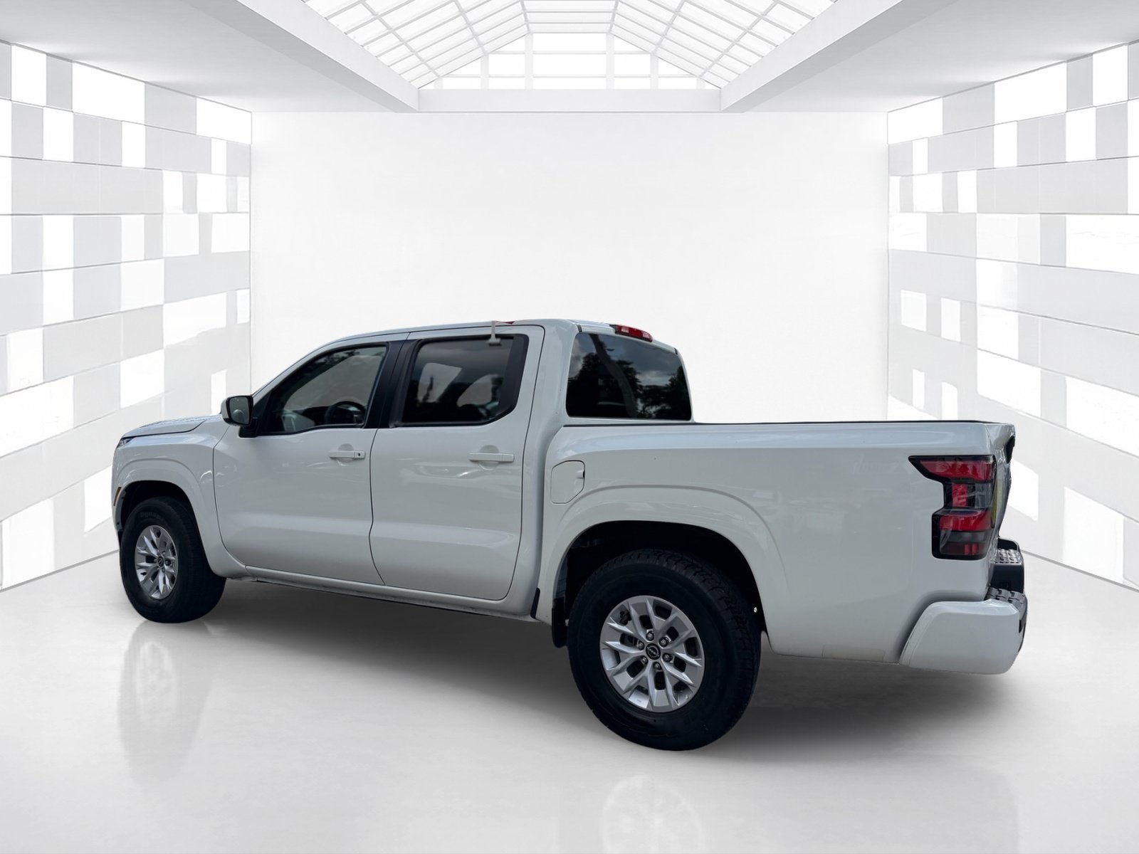 Certified 2024 Nissan Frontier SV RWD image 5