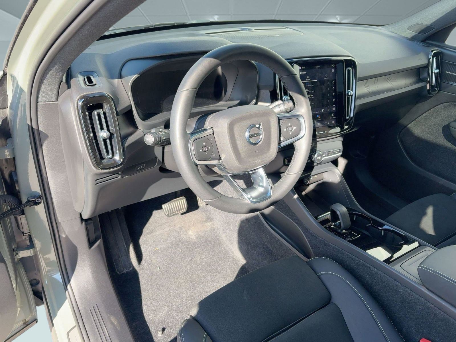 Certified 2023 Volvo XC40 Recharge Ultimate image 25