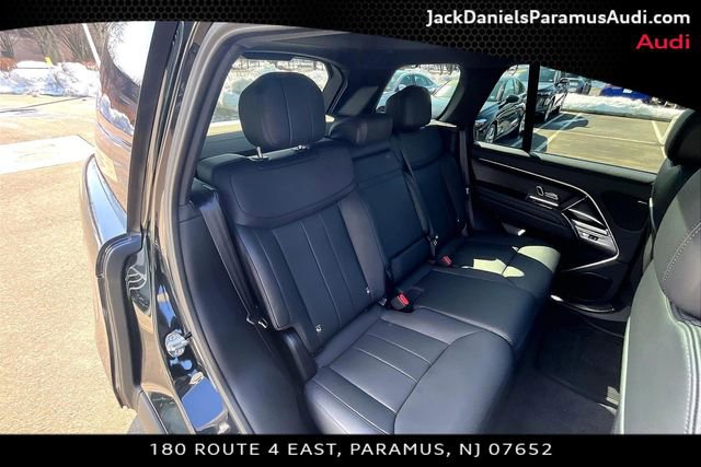 Used 2025 Land Rover Range Rover SE image 19