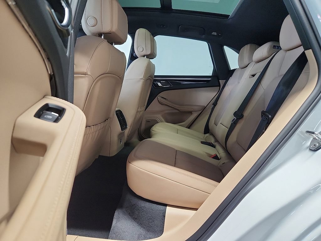 New 2026 Porsche Macan AWD/4WD image 11