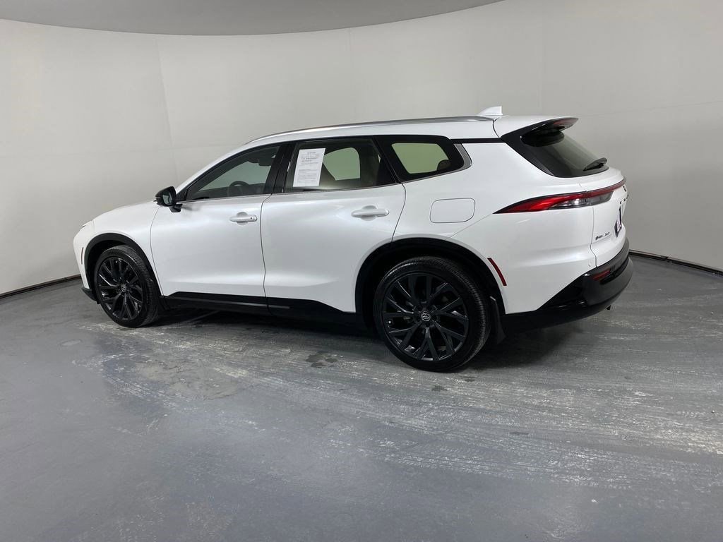 Used 2025 Toyota Crown Signia Limited w/ Advanced Technology Package image 4