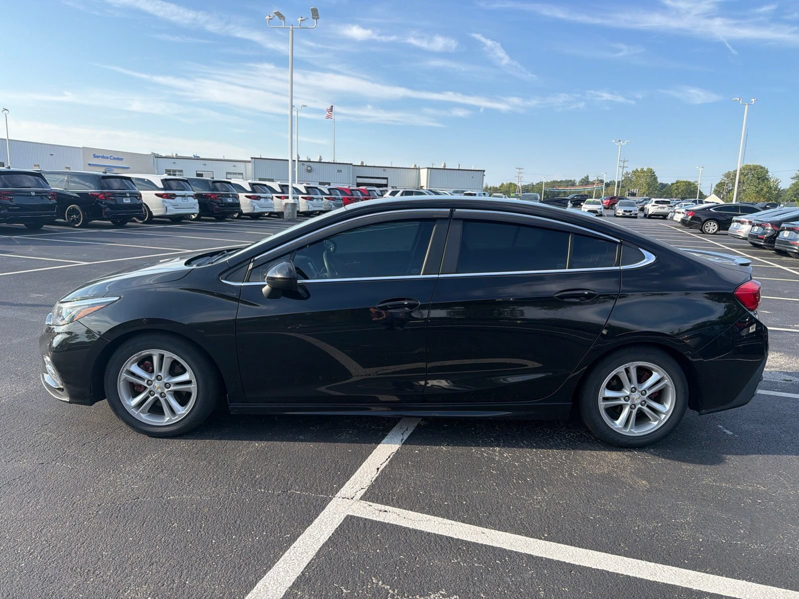 Used 2018 Chevrolet Cruze LT w/ Convenience Package FWD image 4
