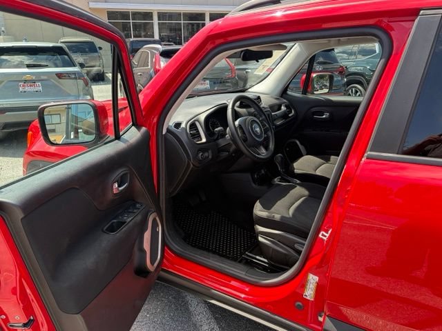 Used 2017 Jeep Renegade Latitude AWD/4WD image 14