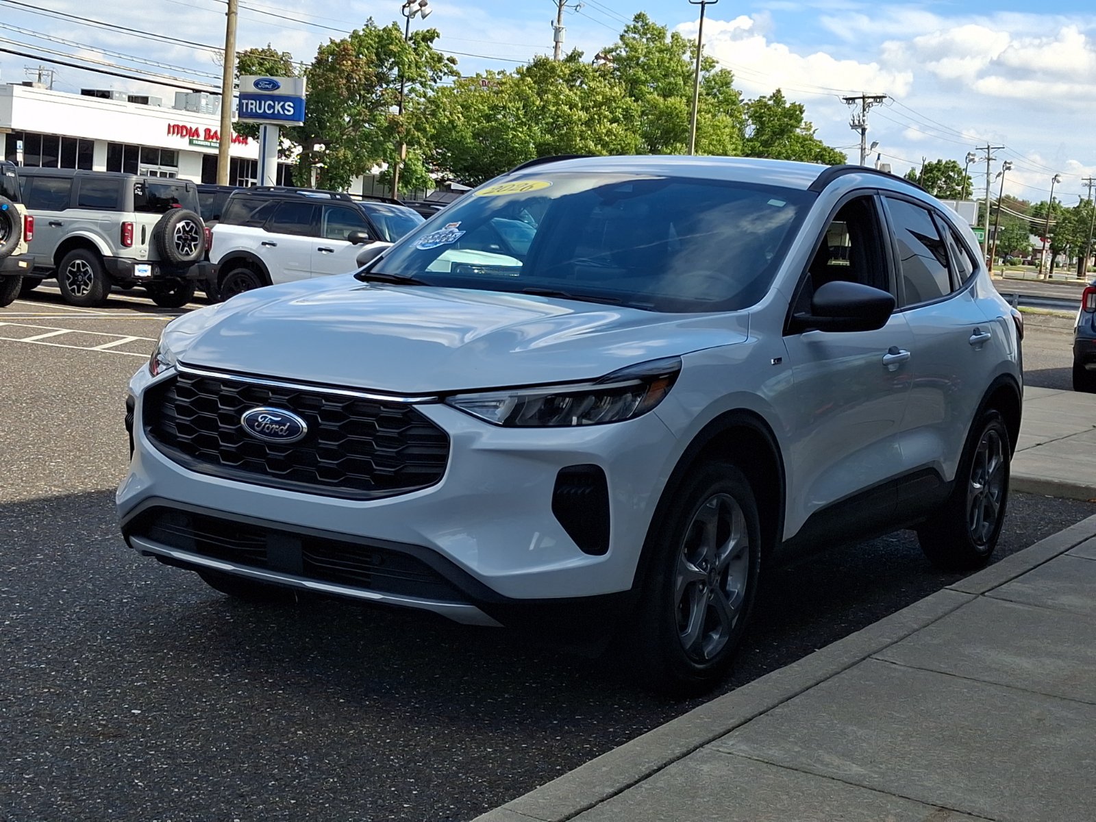 Used 2026 Ford Escape ST-Line AWD/4WD image 3