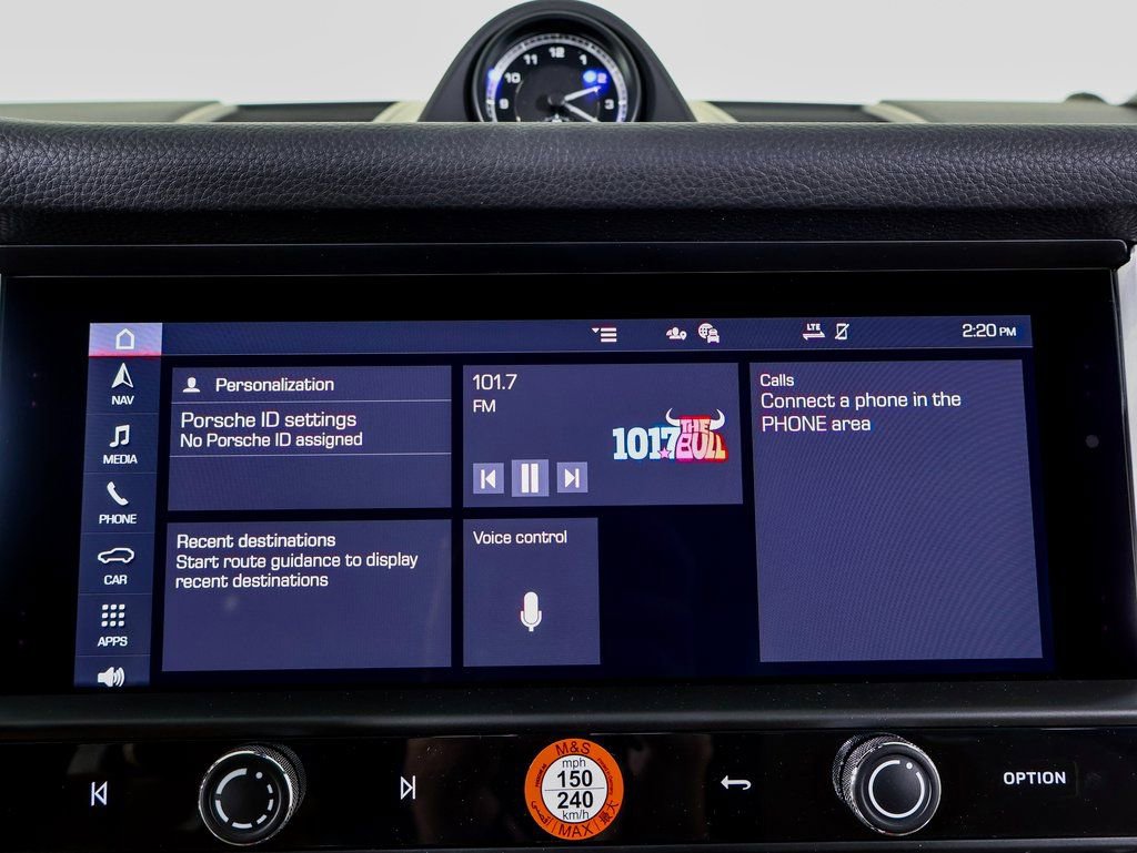 Certified 2025 Porsche Macan image 12