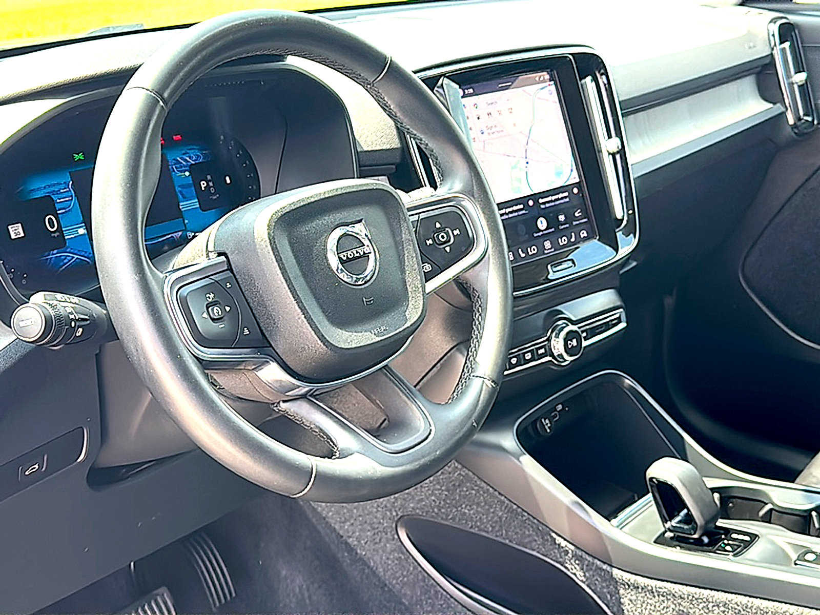 Used 2023 Volvo XC40 B5 Core AWD/4WD image 12