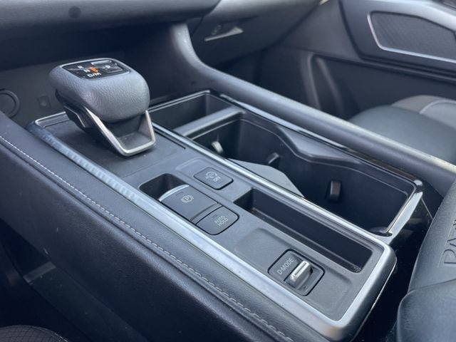 Used 2023 Nissan Pathfinder SL FWD image 21