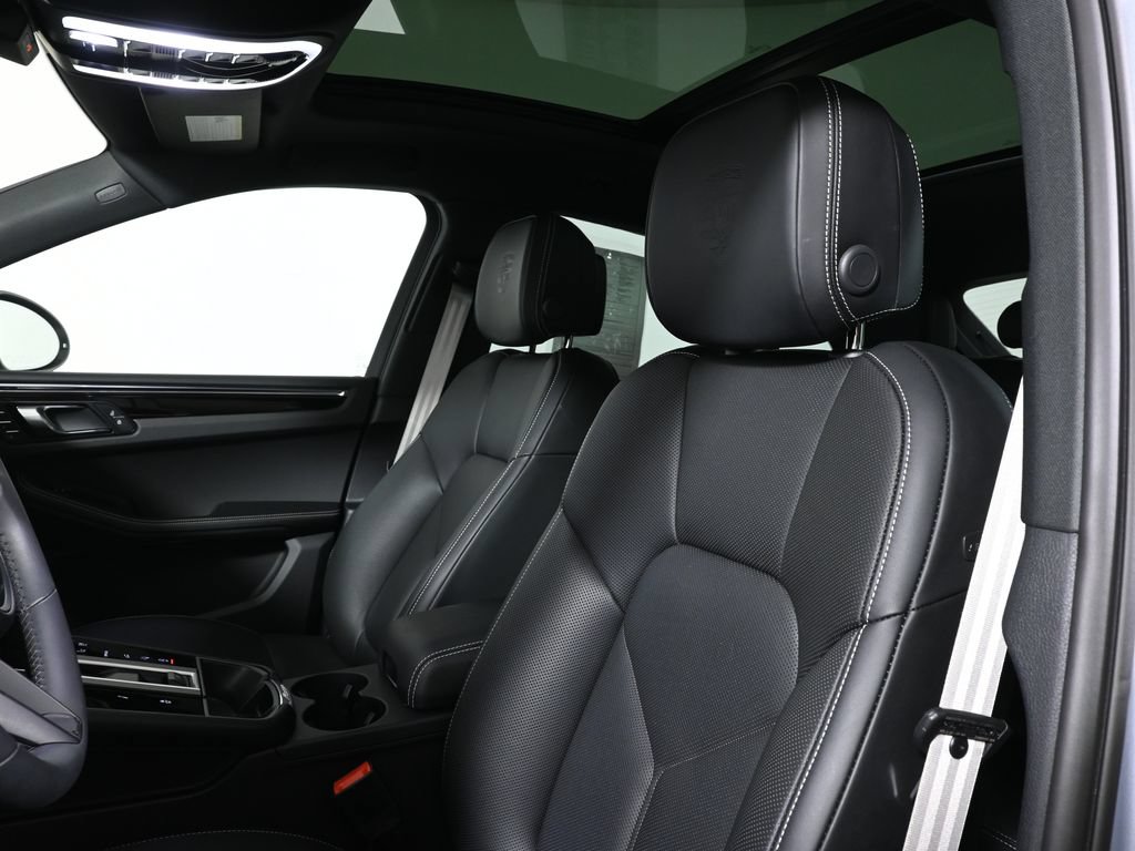 Used 2025 Porsche Macan Turbo AWD/4WD image 15