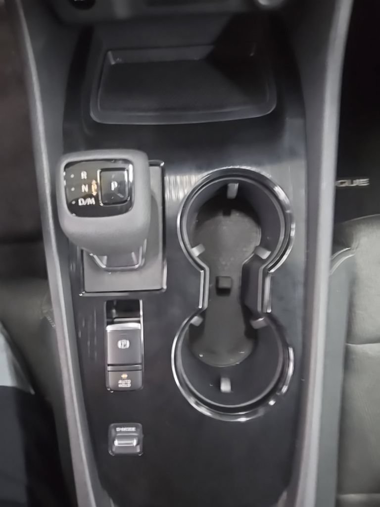 Used 2024 Nissan Rogue SV FWD image 33