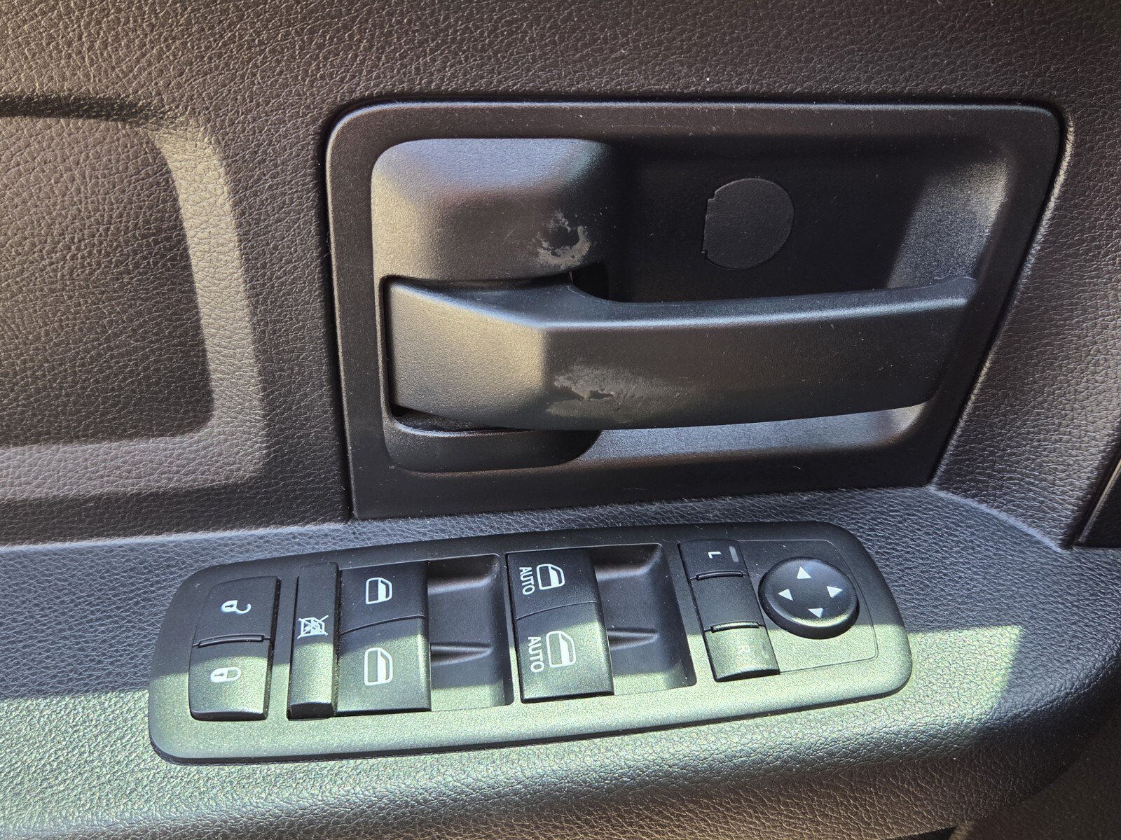 Used 2014 RAM 2500 Tradesman w/ Chrome Appearance Group RWD image 13