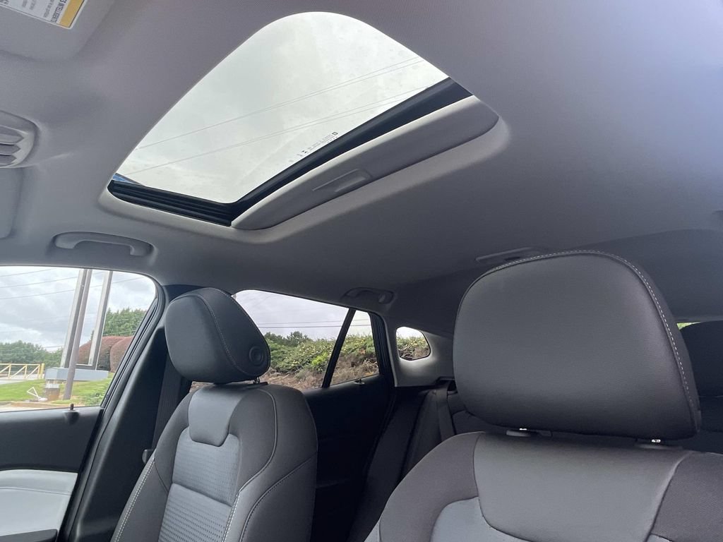 New 2026 Chevrolet Trax LT w/ Sunroof Package FWD image 16