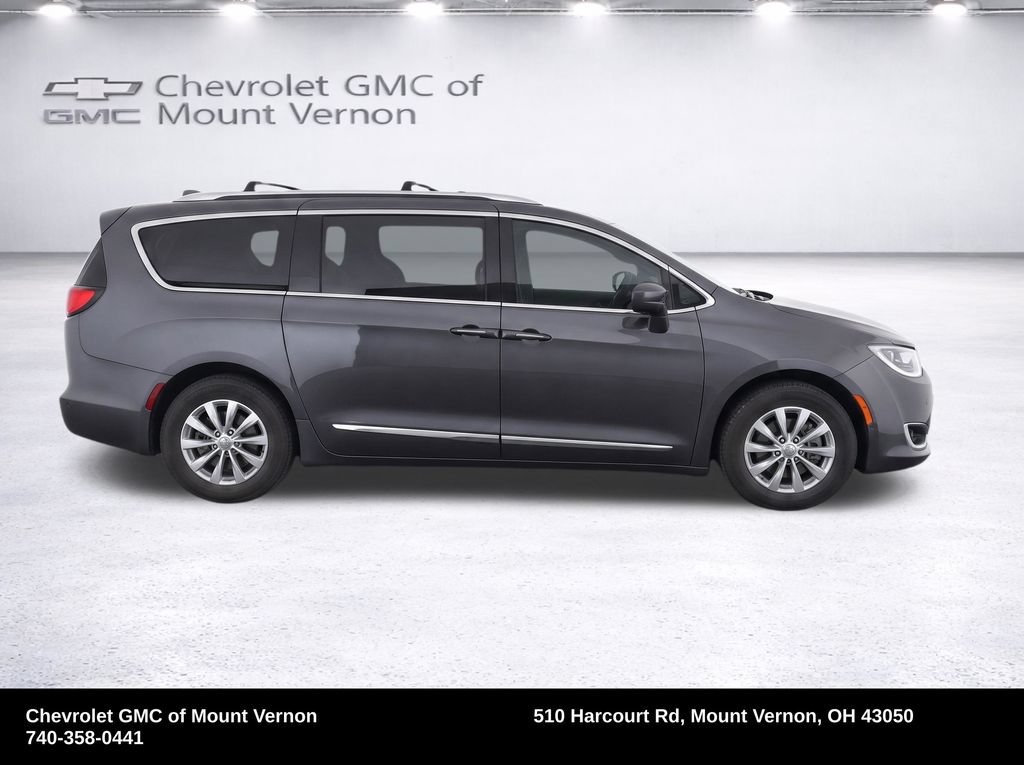 Used 2018 Chrysler Pacifica Touring-L Plus FWD image 28
