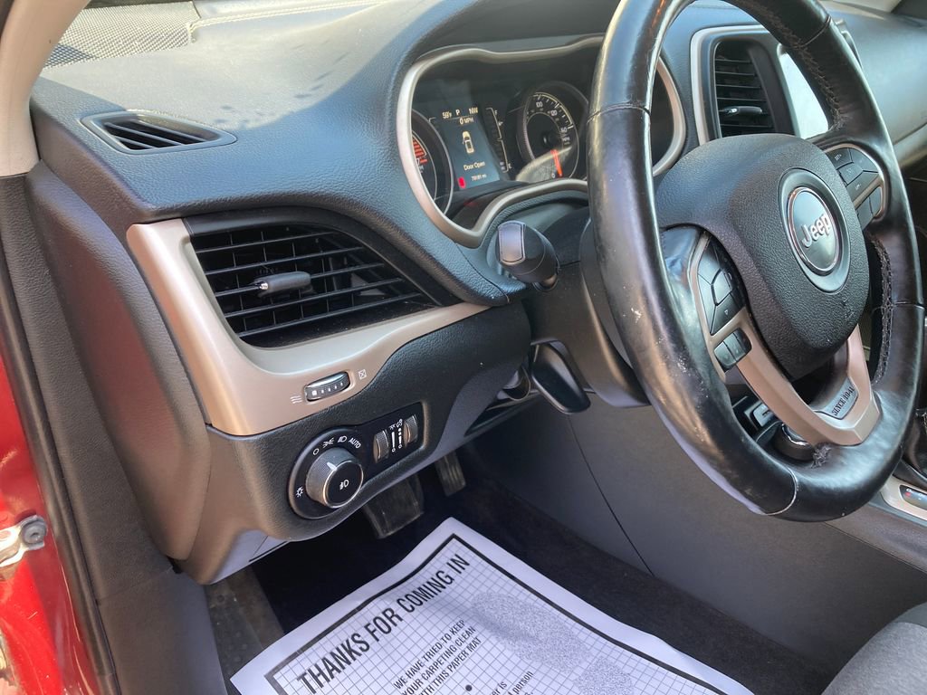Used 2018 Jeep Cherokee Latitude AWD/4WD image 18