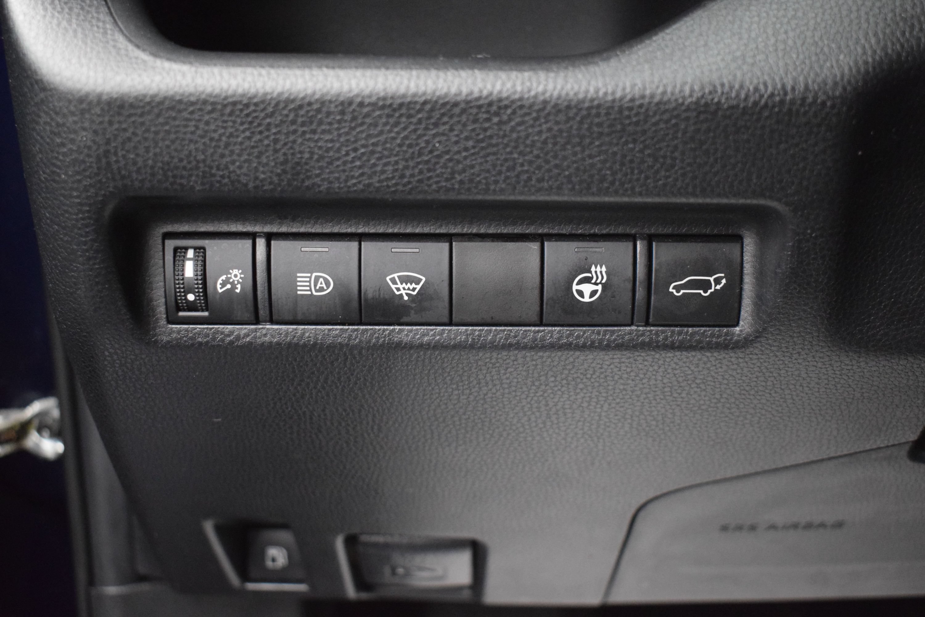 Used 2021 Toyota RAV4 XLE w/ Convenience Package AWD/4WD image 16
