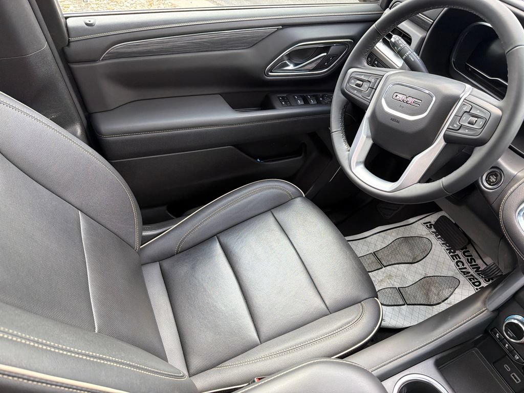 Used 2023 GMC Yukon XL SLT AWD/4WD image 35