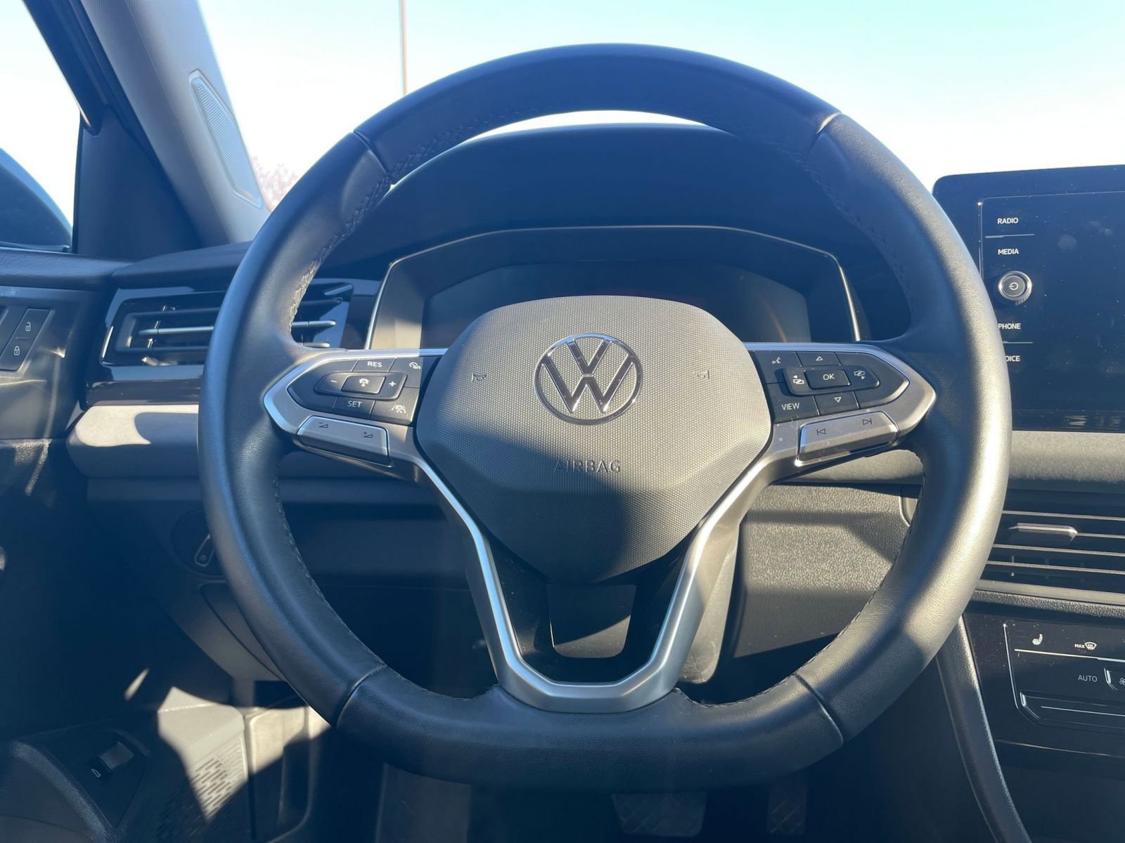 Used 2025 Volkswagen Jetta SE image 29