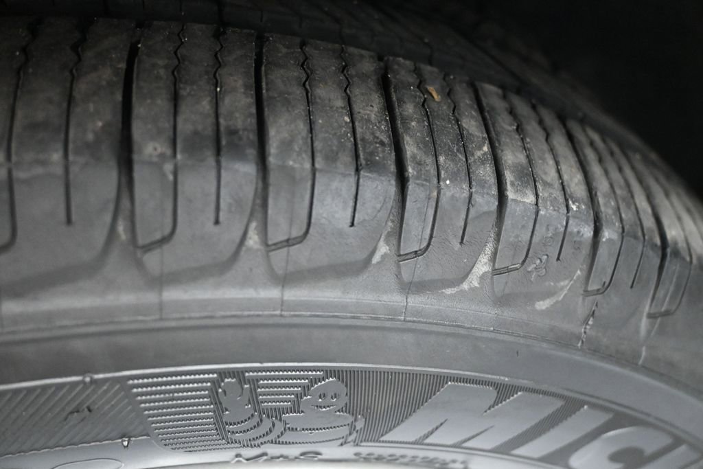 Used 2016 Ford Fusion SE FWD image 27