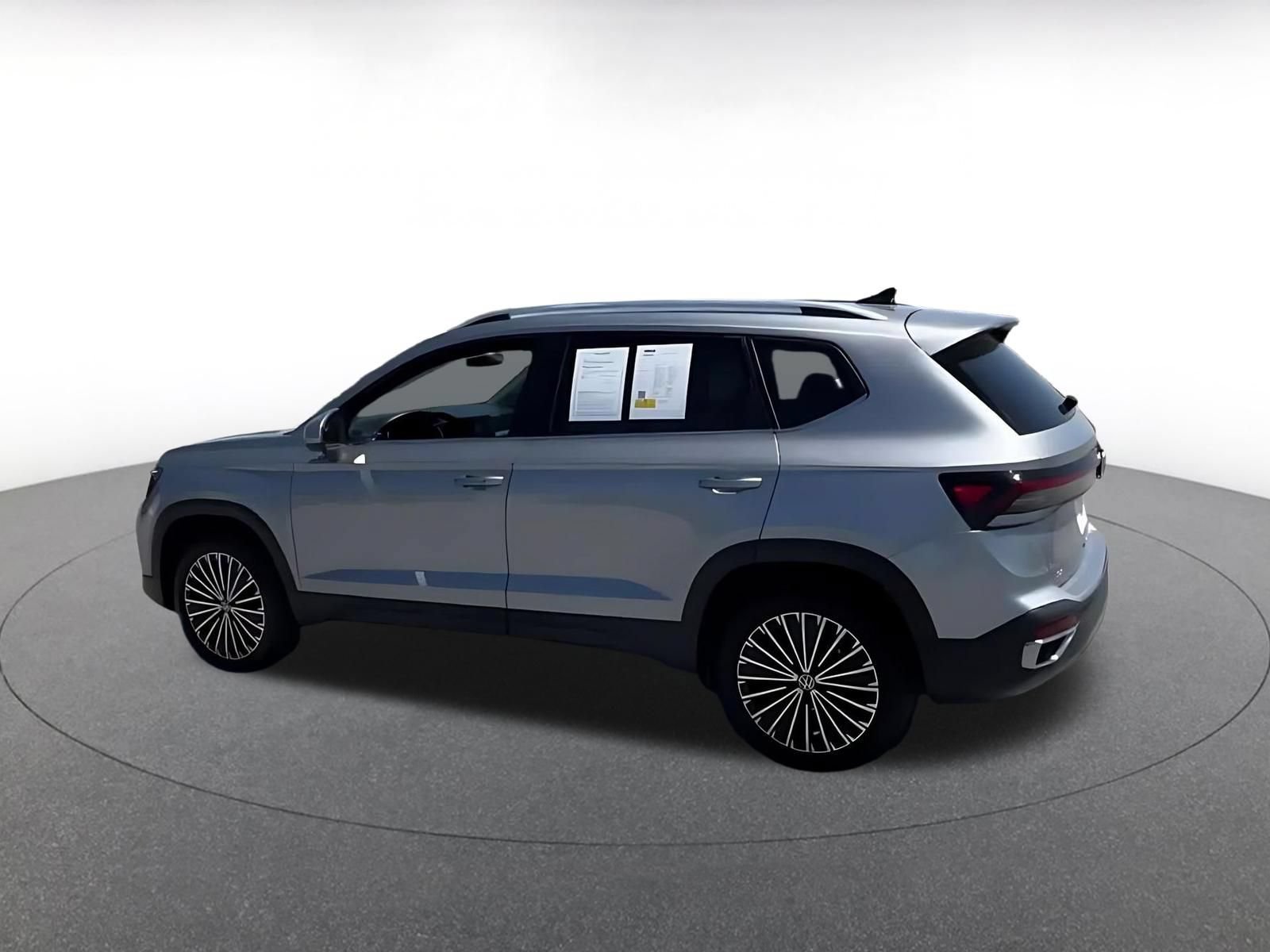 Used 2026 Volkswagen Taos SE FWD image 10