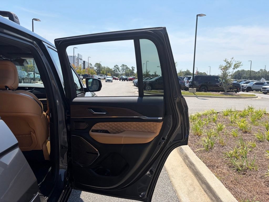 Used 2022 Jeep Grand Cherokee Summit AWD/4WD image 53