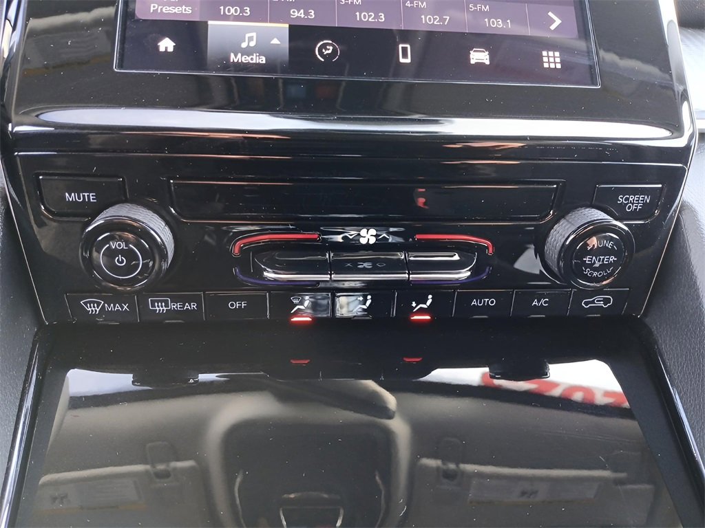 Used 2023 Jeep Grand Cherokee L Laredo image 17