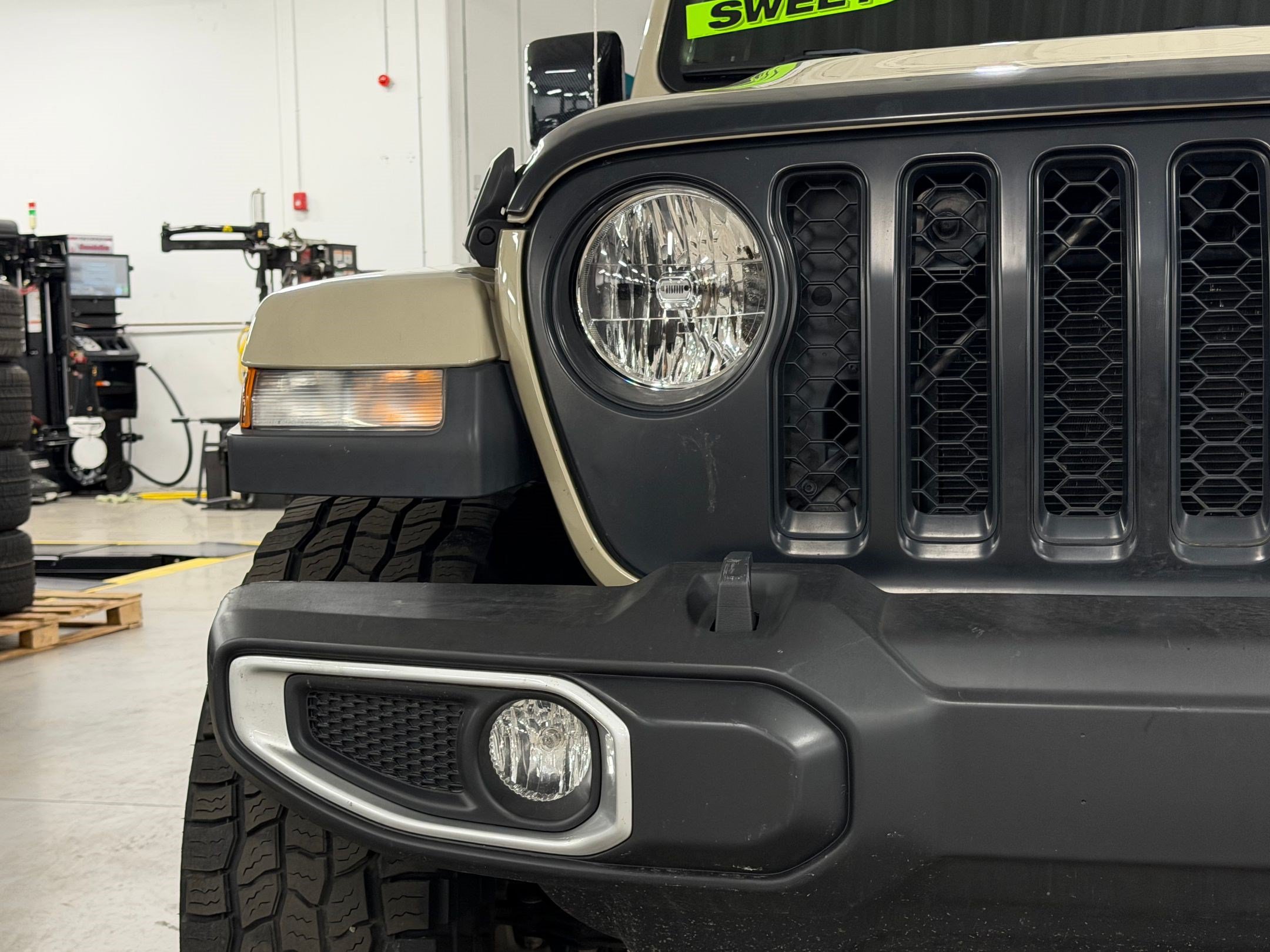 Used 2022 Jeep Gladiator Overland w/ Popular Equipment Package AWD/4WD image 11