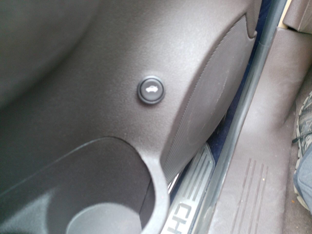 Used 2009 Chevrolet Malibu LTZ w/ Rear Power Package image 25