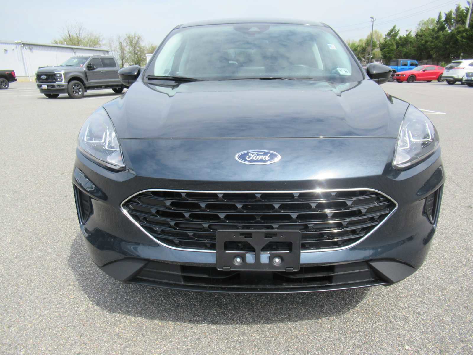 Used 2022 Ford Escape SE w/ SE Sport Appearance Package image 2