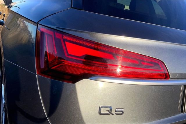 Used 2021 Audi Q5 e Premium Plus w/ Premium Plus Package image 29