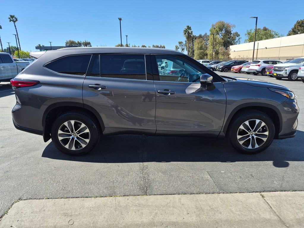 Used 2022 Toyota Highlander XLE image 8