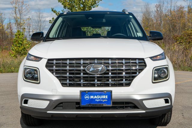 Used 2022 Hyundai Venue Limited image 3