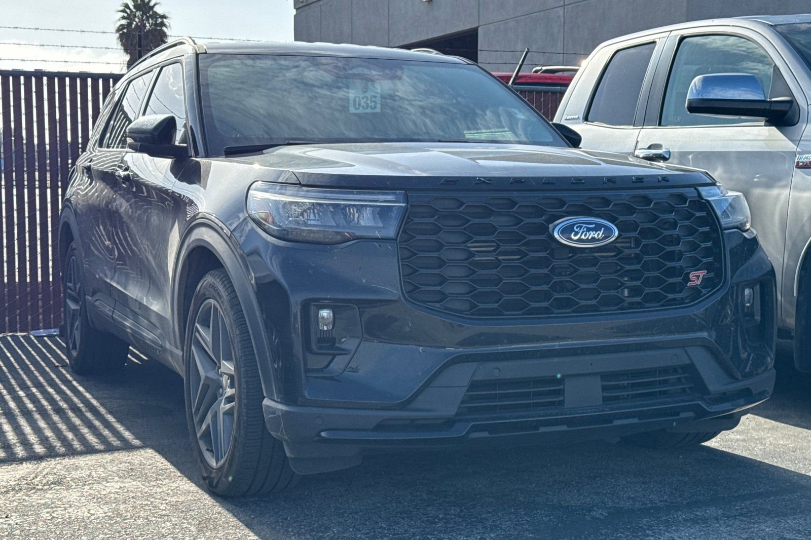 Used 2025 Ford Explorer ST AWD/4WD image 2