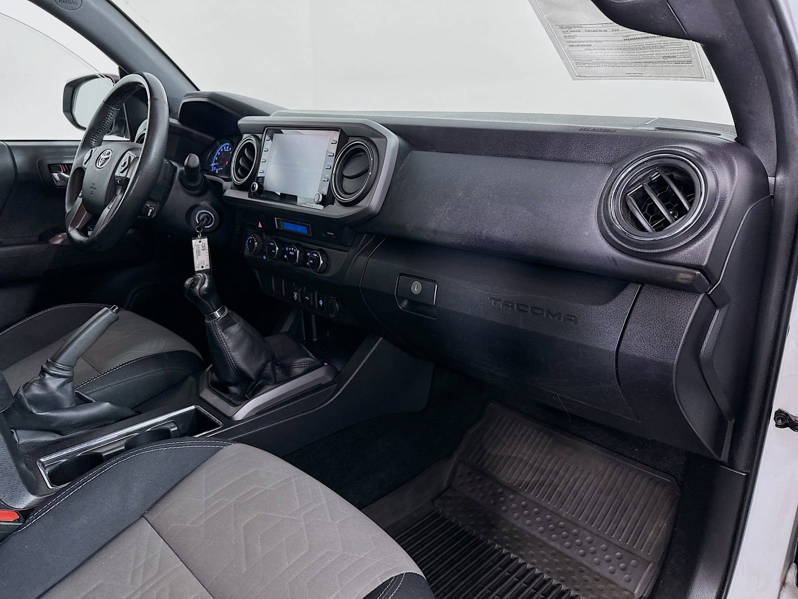 Certified 2022 Toyota Tacoma TRD Off-Road AWD/4WD image 27