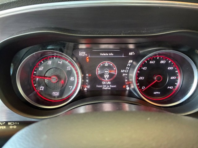 Used 2018 Dodge Charger SXT image 18