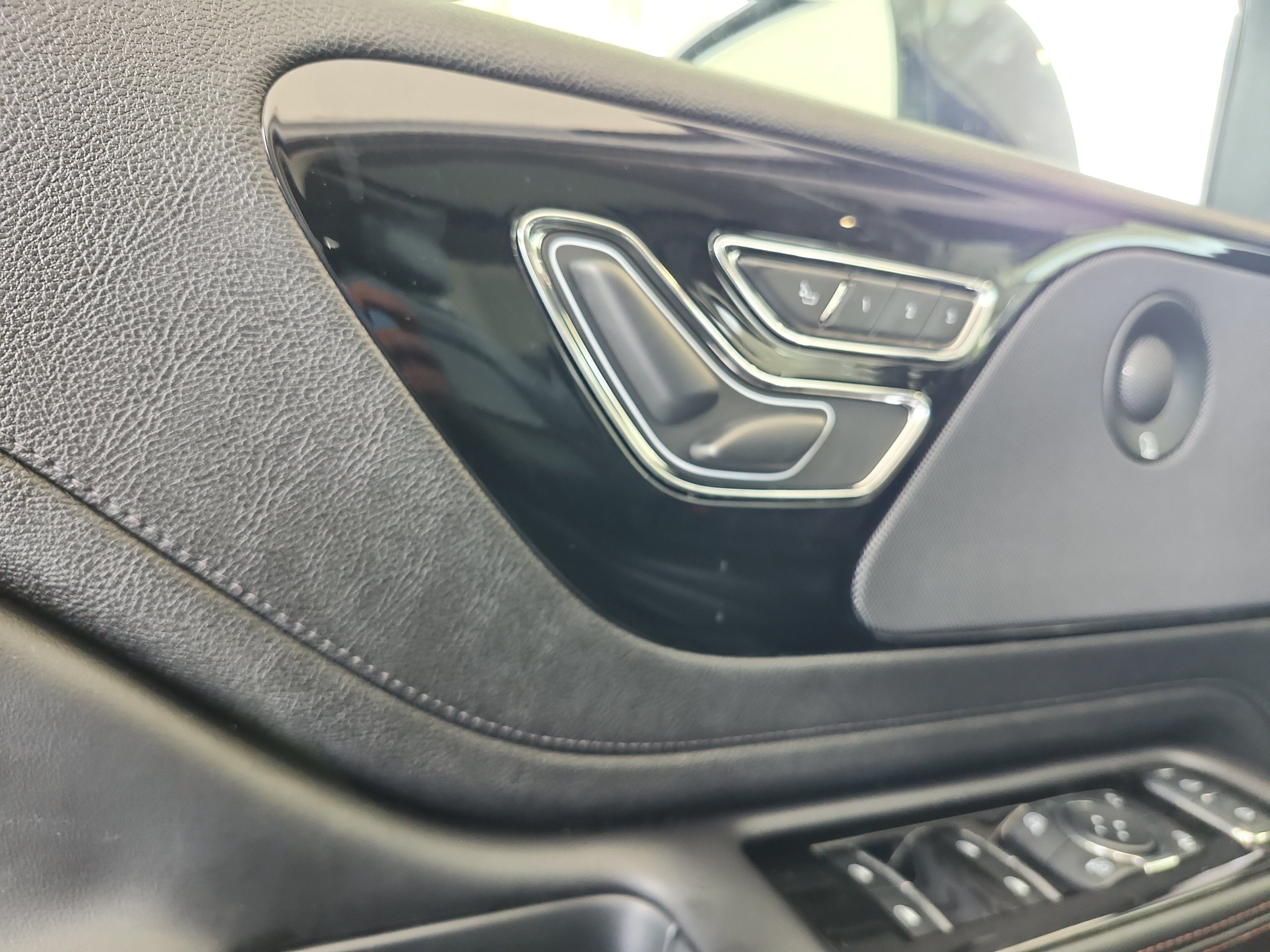 Used 2024 Lincoln Aviator Reserve RWD image 16
