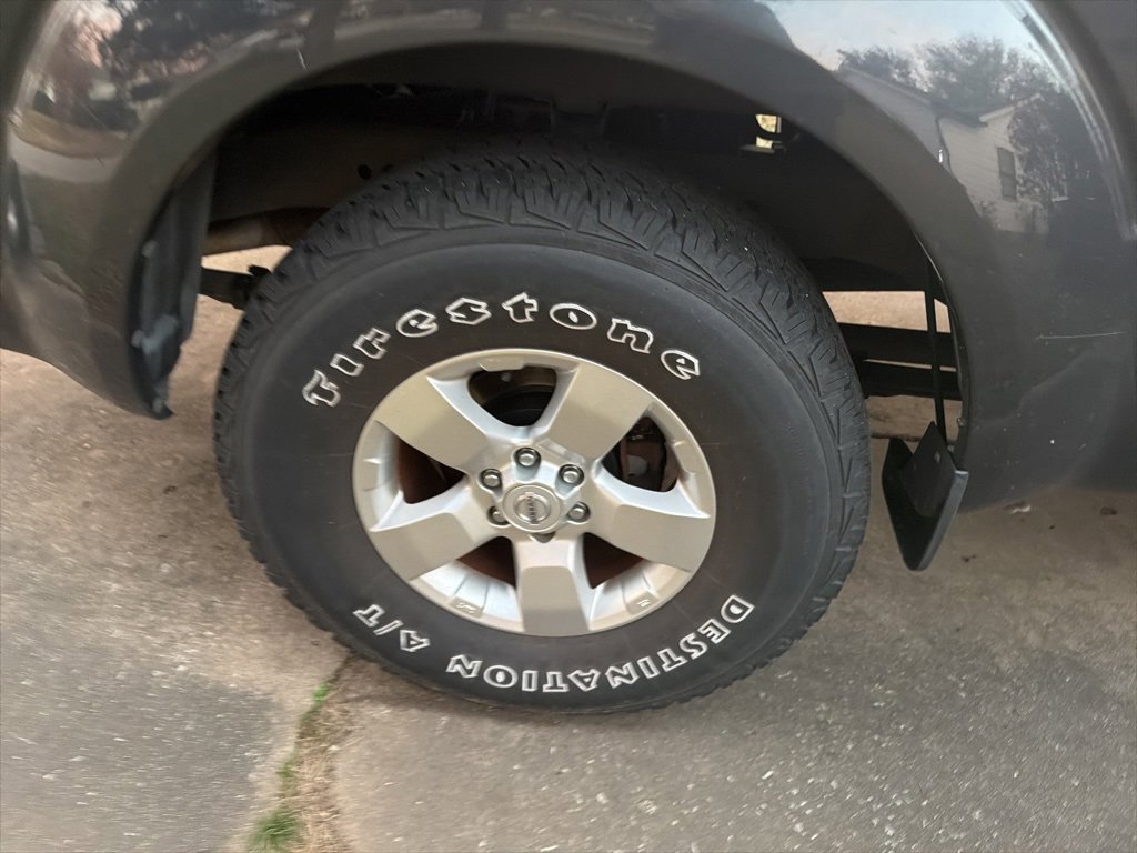 Used 2012 Nissan Frontier SV image 8