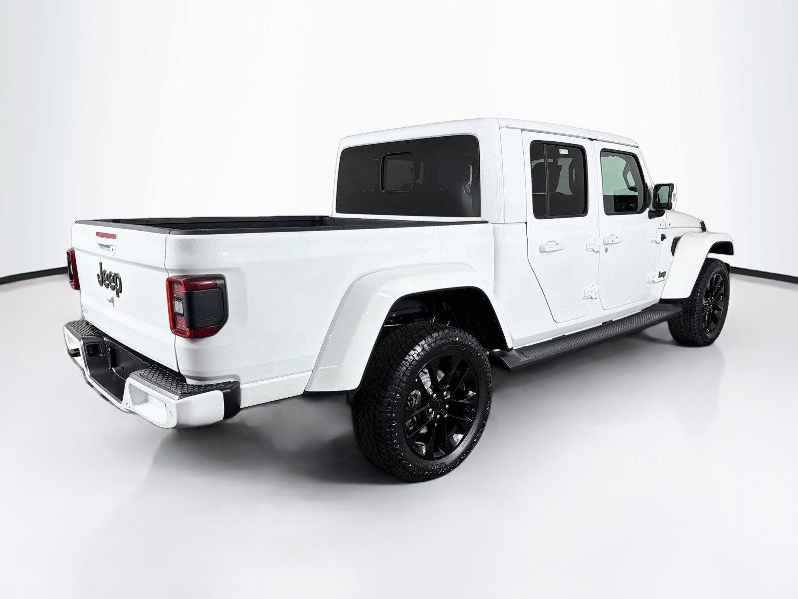 Used 2023 Jeep Gladiator Overland AWD/4WD image 11