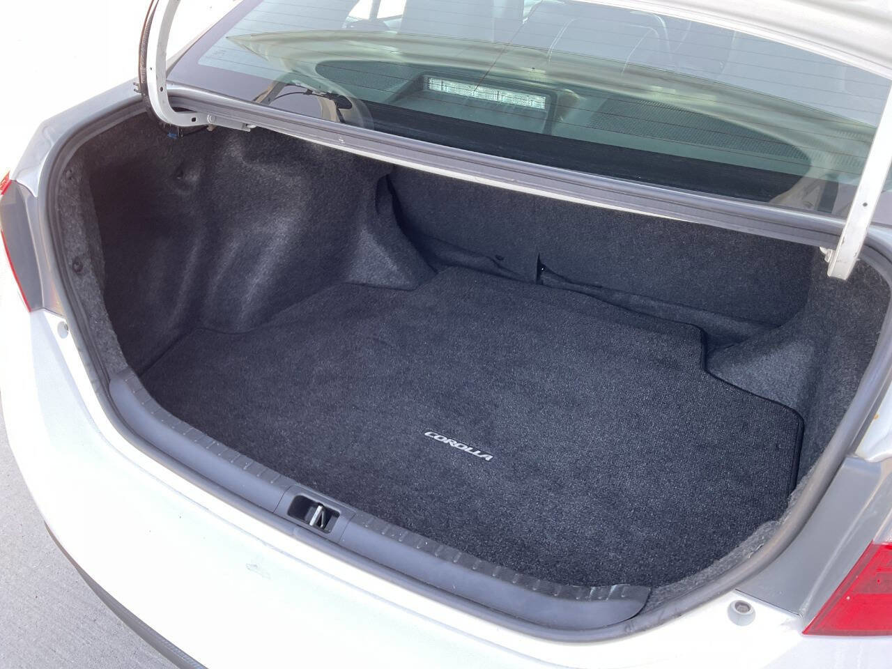 Used 2016 Toyota Corolla S image 32