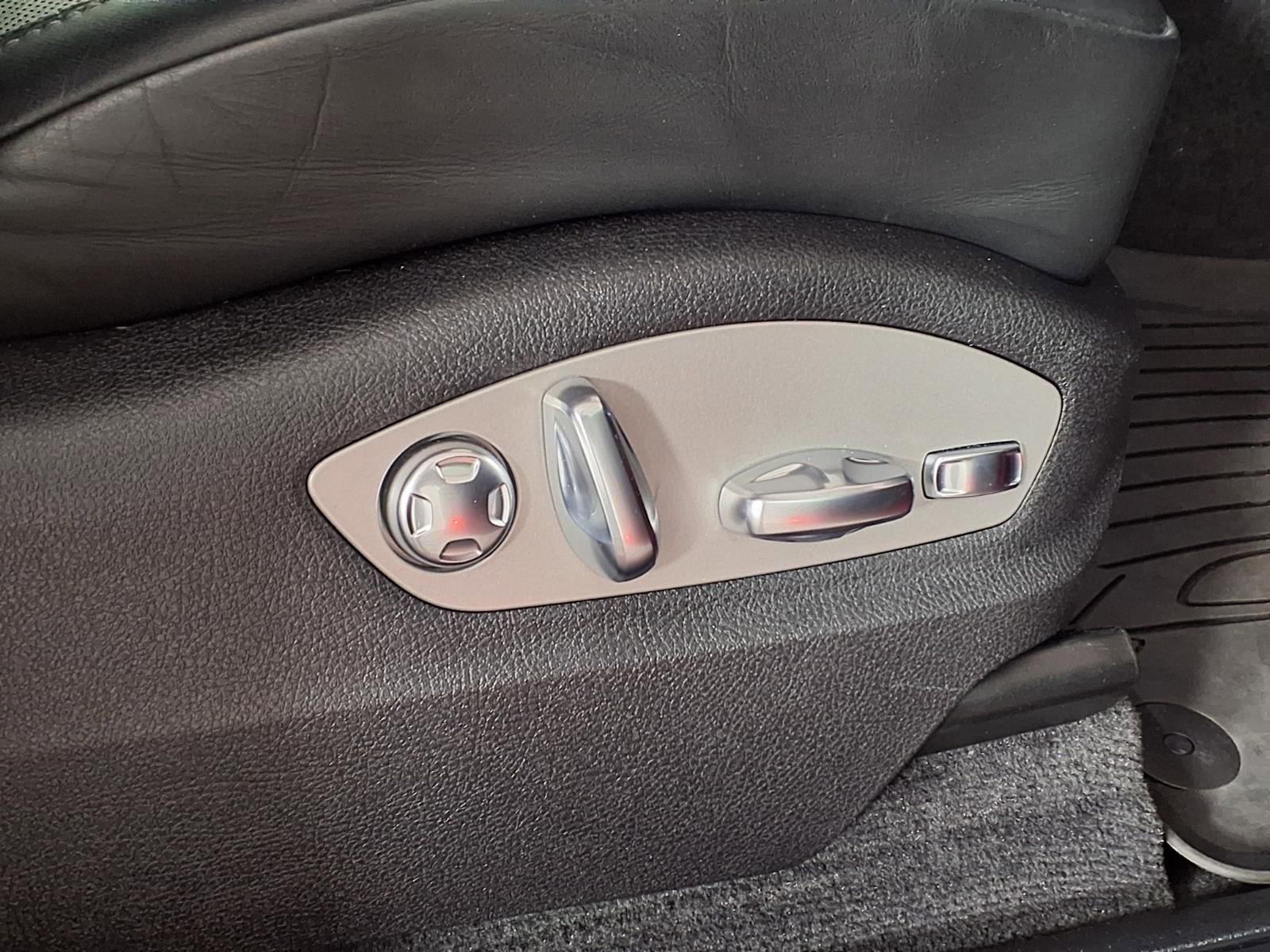 Used 2024 Porsche Macan Turbo image 10