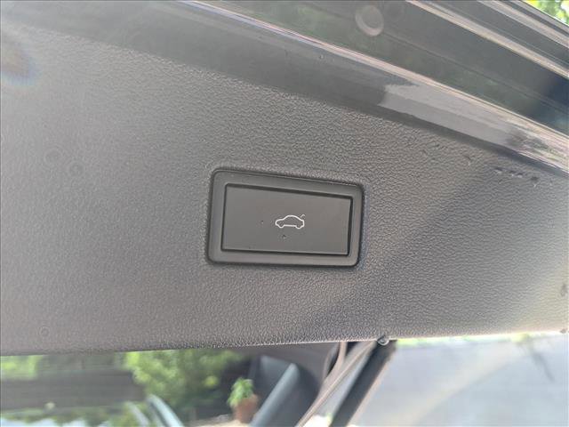 Used 2024 Volkswagen Tiguan SE w/ Panoramic Sunroof Package AWD/4WD image 19