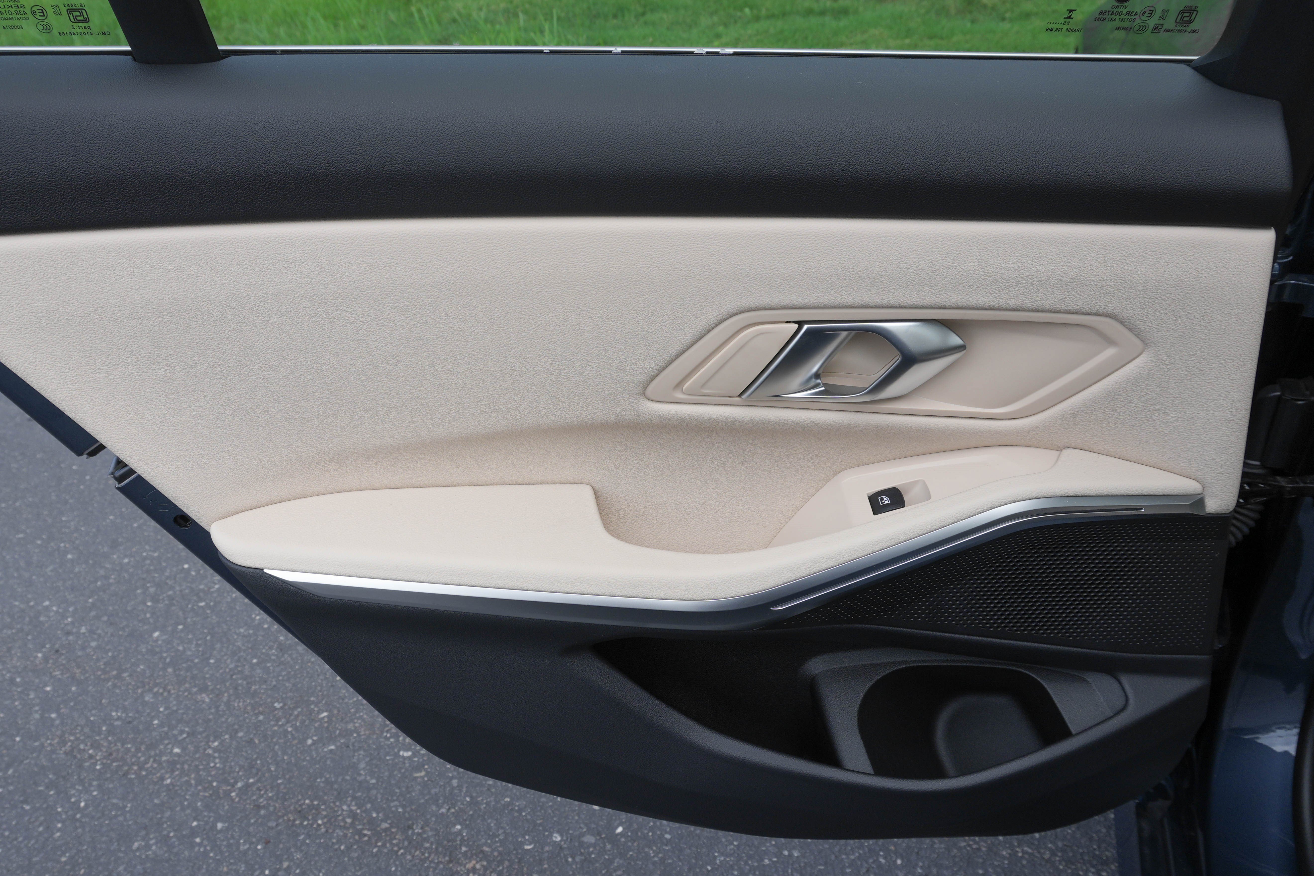 Certified 2025 BMW 330i Sedan RWD image 32