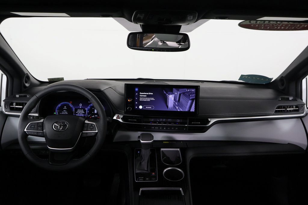 Used 2026 Toyota Sienna XSE FWD image 8