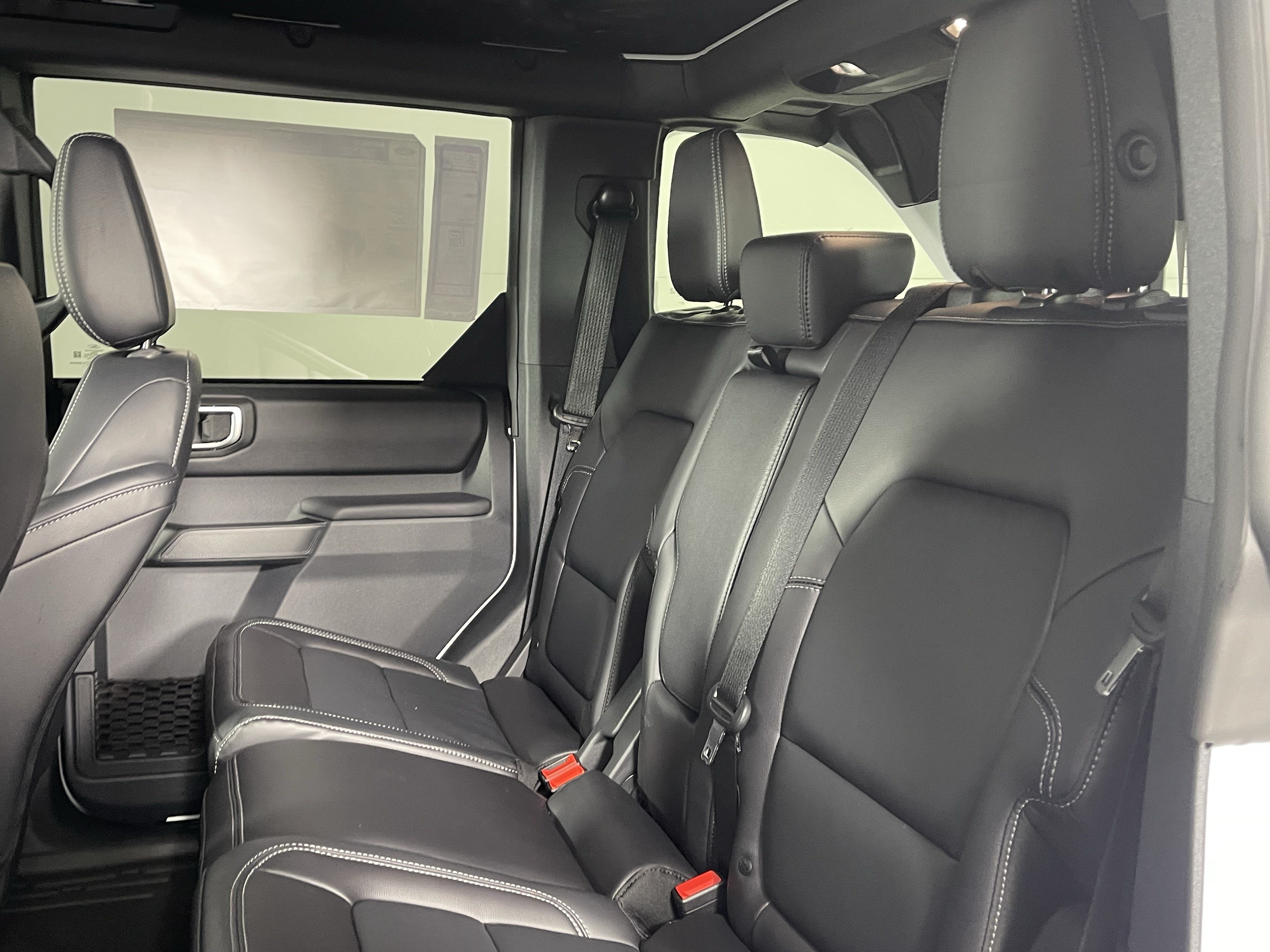 New 2026 Ford Bronco Outer Banks w/ Sasquatch Package AWD/4WD image 15