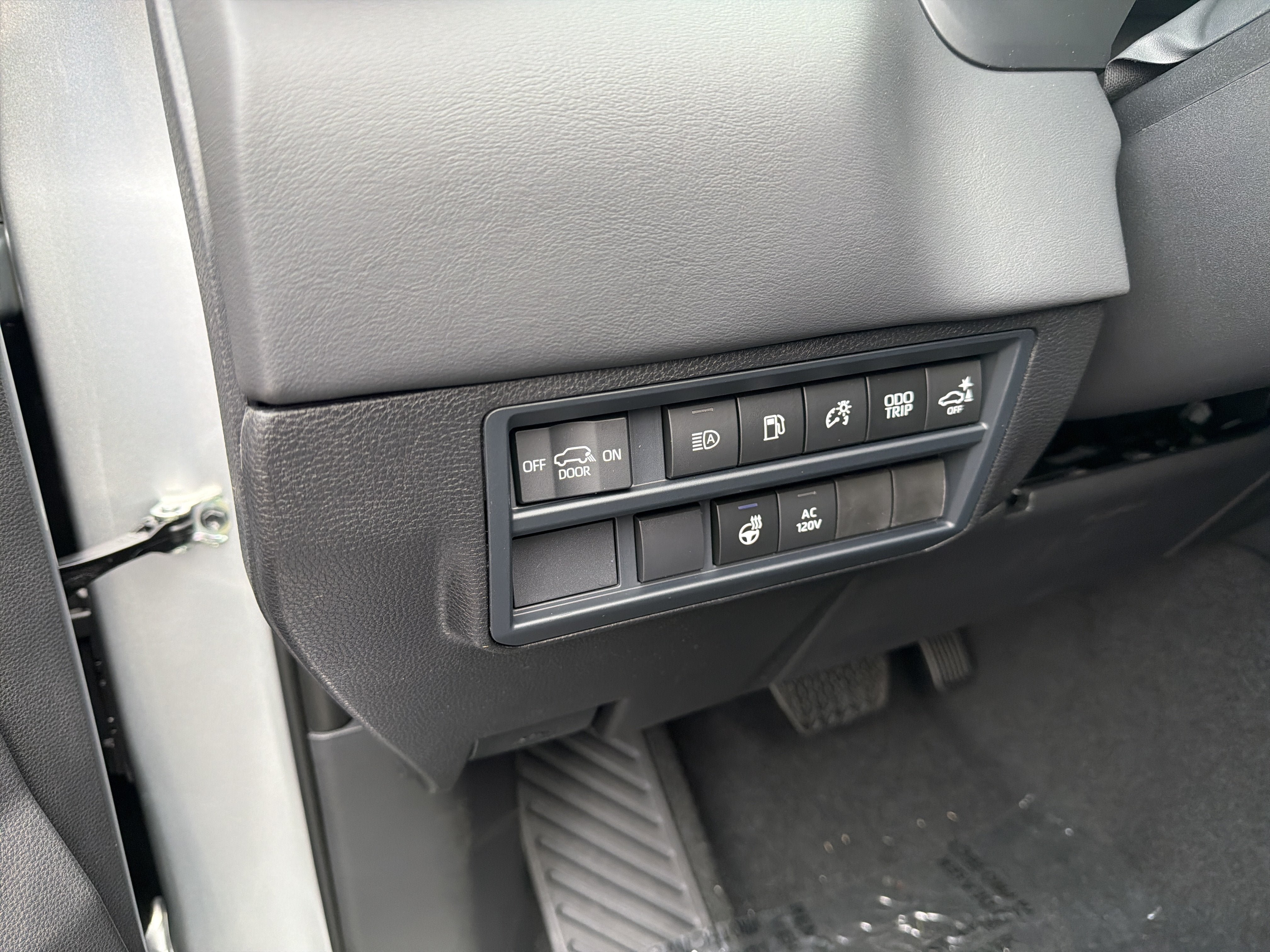New 2026 Toyota Sequoia Platinum AWD/4WD image 2