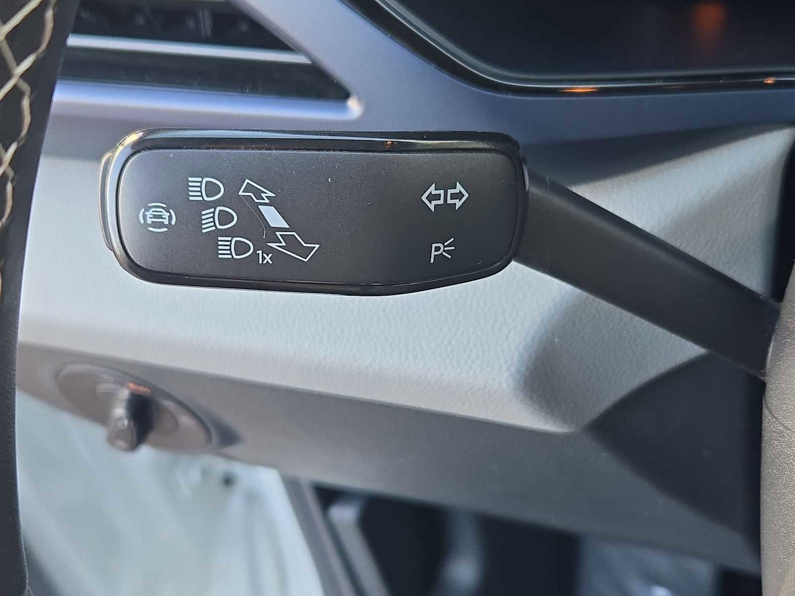 Used 2023 Volkswagen Taos SE image 33