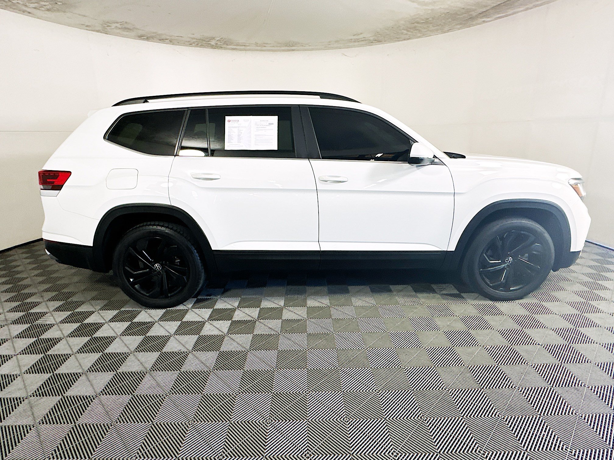 Used 2022 Volkswagen Atlas SE AWD/4WD image 2