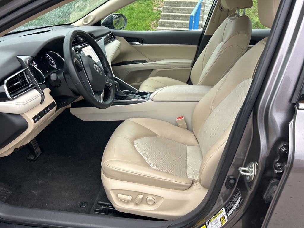 Used 2020 Toyota Camry XLE w/ Navigation Package image 6