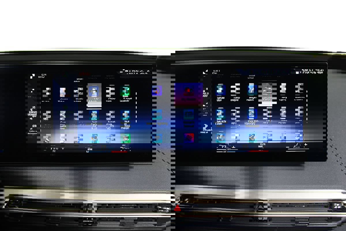 Used 2023 BMW iX xDrive50 w/ Sport Package image 16