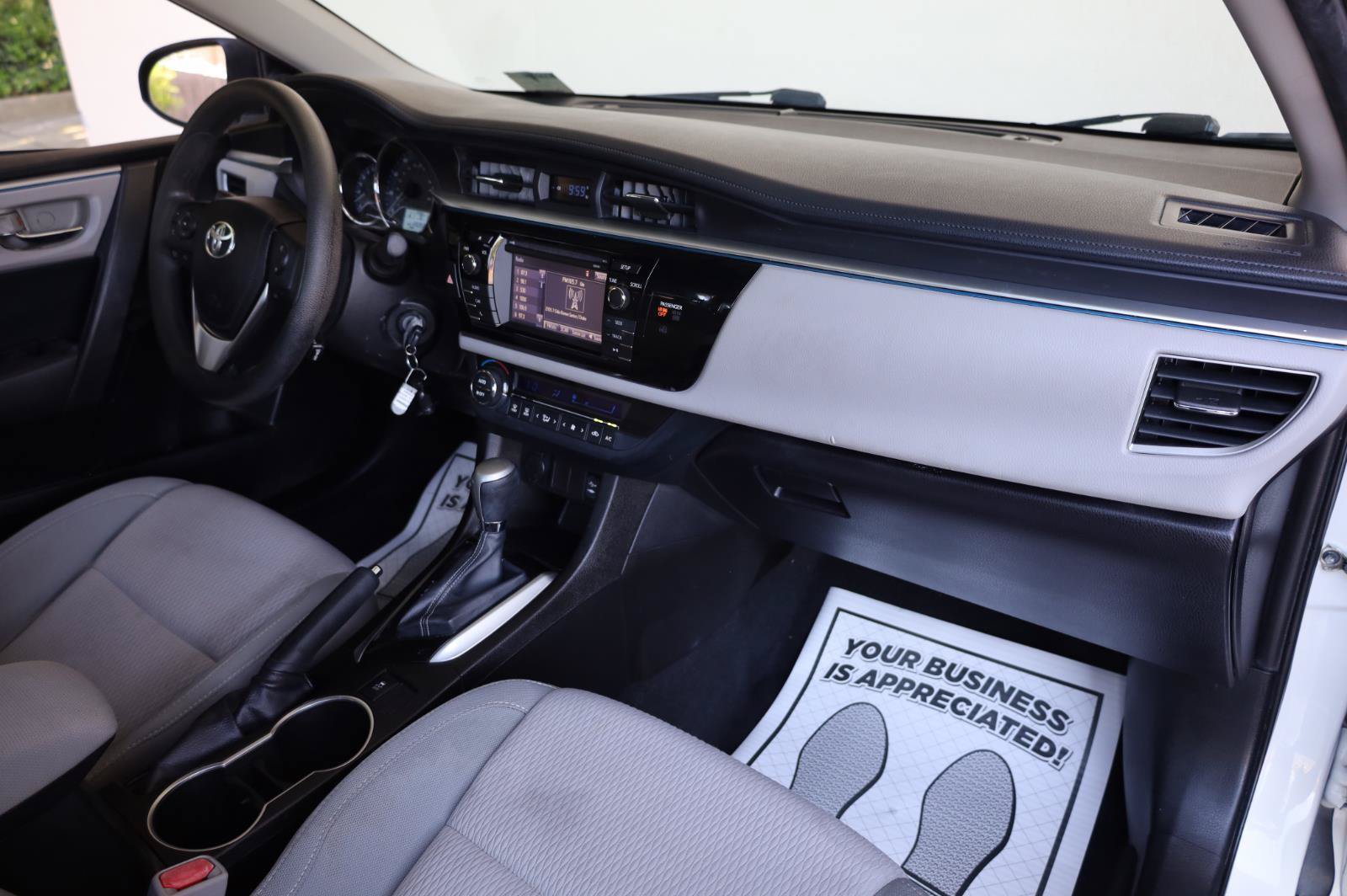 Used 2014 Toyota Corolla LE FWD image 30