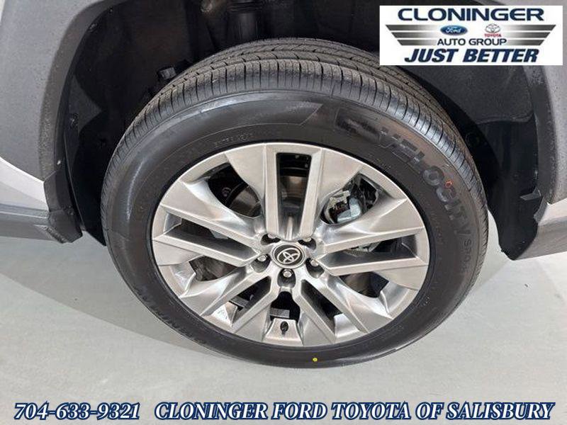 Used 2023 Toyota RAV4 XLE Premium image 9