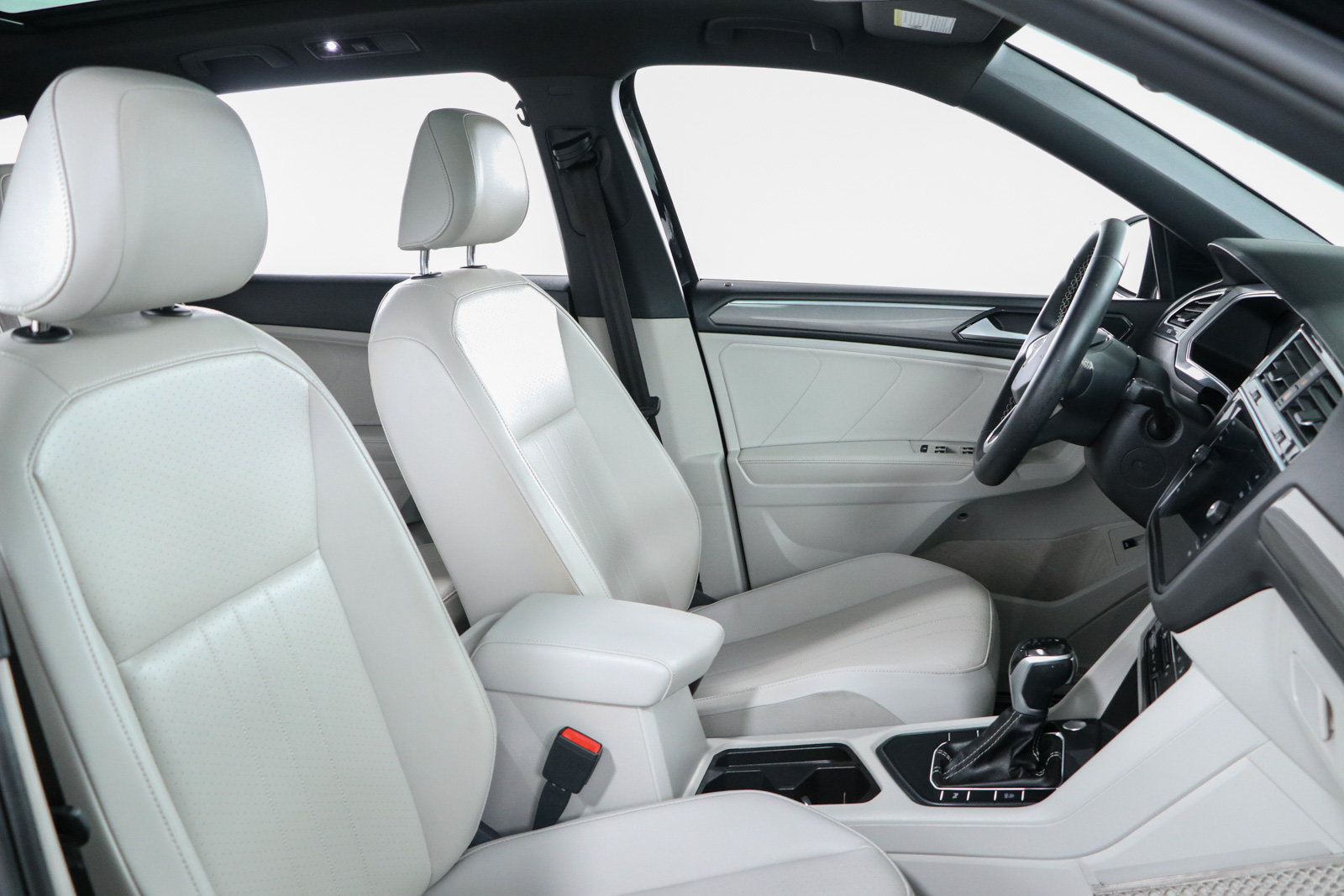 Used 2023 Volkswagen Tiguan SE R-Line FWD image 28